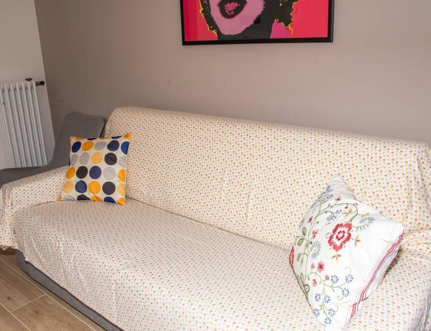 Casa Valentin Lägenhet Monforte dʼAlba Exteriör bild