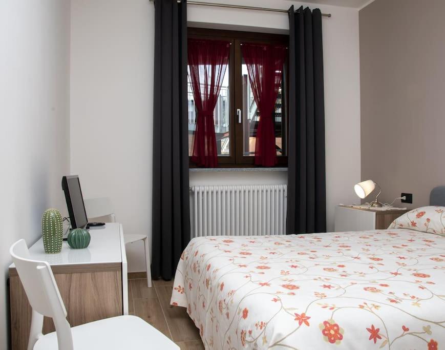 Casa Valentin Lägenhet Monforte dʼAlba Exteriör bild