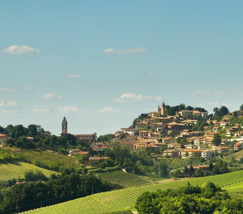 Casa Valentin Lägenhet Monforte dʼAlba Exteriör bild
